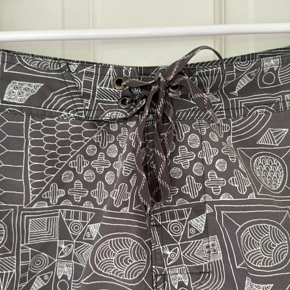 PATAGONIA board shorts size 32 grey white zippered pocket drawstring waist - Picture 4 of 6